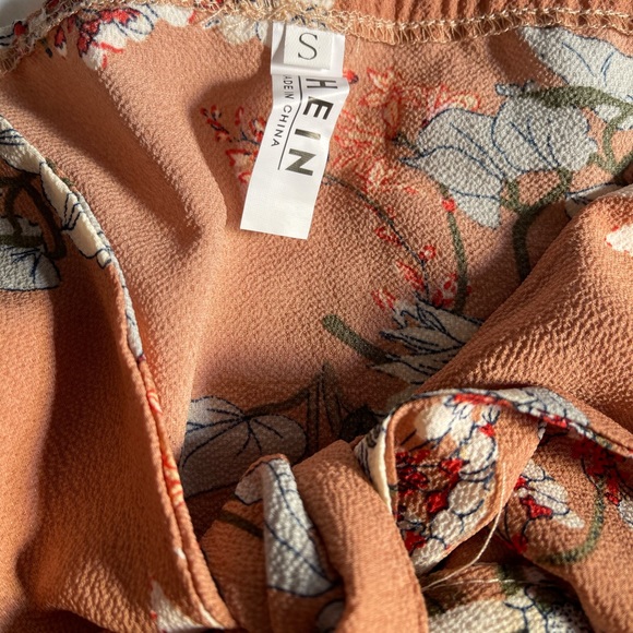 Matching set - Floral Front Knot Top & Shorts - Picture 6 of 6